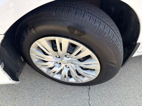 Used 2014 Toyota Camry LE image 2