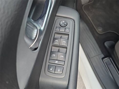 Certified 2024 Chrysler Pacifica Touring image 15