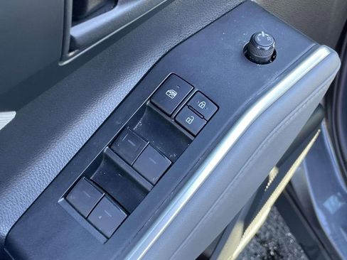 Used 2020 Toyota Highlander LE image 17