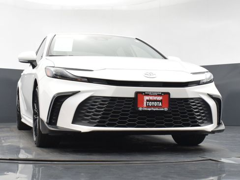 Used 2025 Toyota Camry SE w/ Convenience Package FWD image 30
