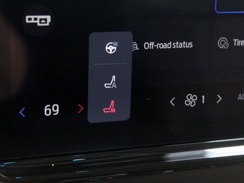 New 2025 Ford Expedition Active image 32