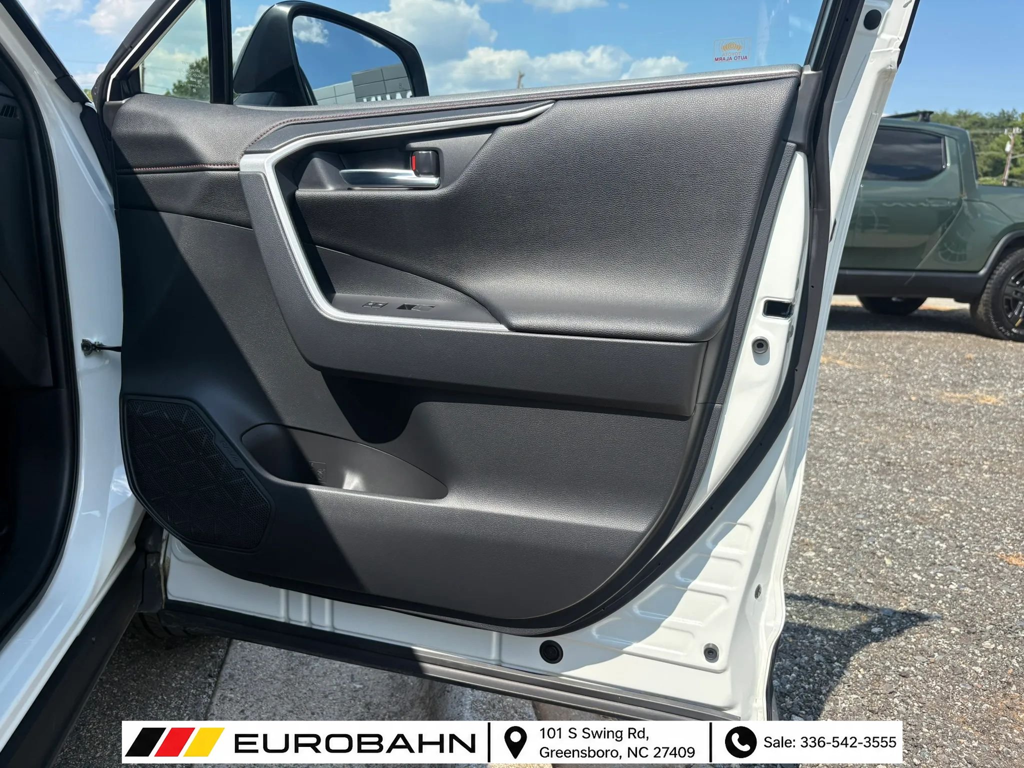Used 2022 Toyota RAV4 XSE w/ Premium Package AWD/4WD image 15