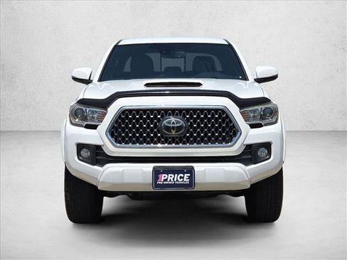 Used 2018 Toyota Tacoma TRD Sport w/ Technology Package AWD/4WD image 2