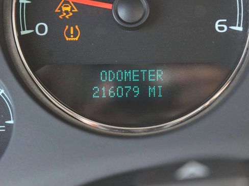 Used 2008 Chevrolet Suburban LT w/ LT Preferred Equipment Group image 11