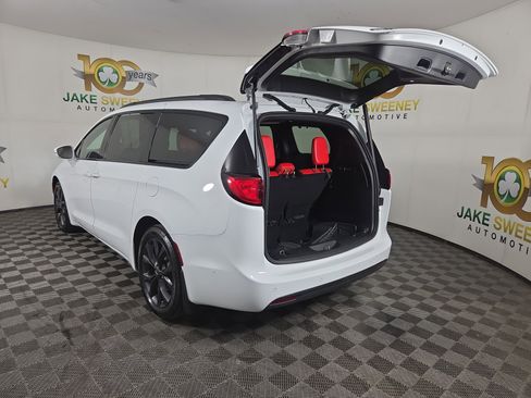 Used 2020 Chrysler Pacifica Limited w/ Quick Order Package 27H Red S FWD image 34