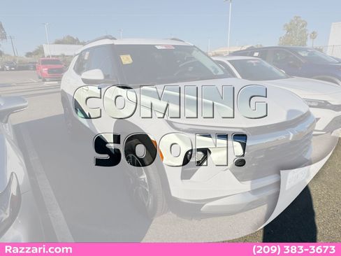 Used 2024 Chevrolet TrailBlazer LT w/ Driver Confidence Package FWD image 1