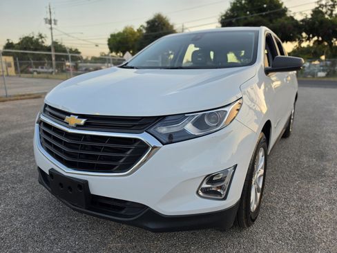 Used 2021 Chevrolet Equinox LS AWD/4WD image 3