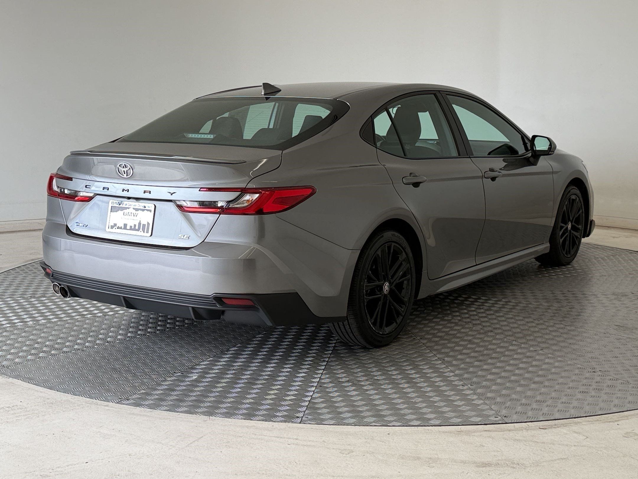 Used 2025 Toyota Camry SE FWD image 9
