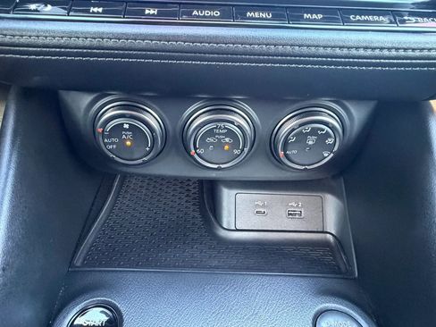 Used 2023 Nissan Z w/ Floor Mat Package (L93) RWD image 33