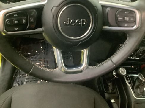 Used 2023 Jeep Wrangler Unlimited Sahara AWD/4WD image 16