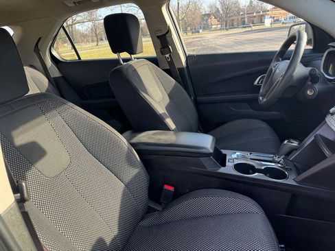 Used 2017 Chevrolet Equinox LS image 30