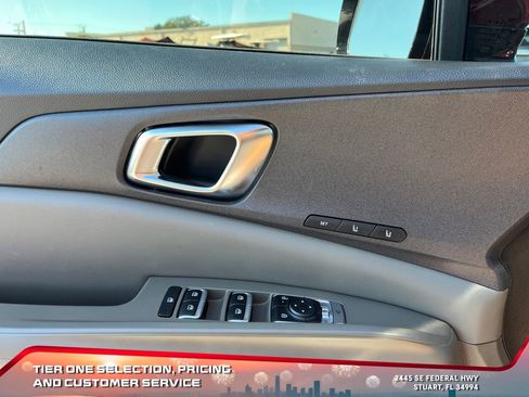 Used 2025 Kia Carnival SX image 24