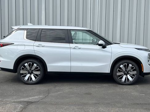 New 2026 Mitsubishi Outlander SE AWD/4WD image 4