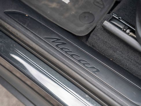 Certified 2023 Porsche Macan AWD/4WD image 12