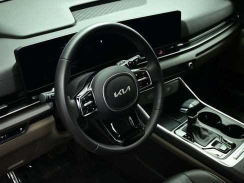 Certified 2025 Kia Carnival EX image 19