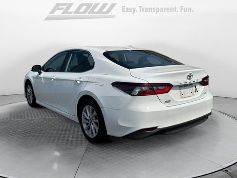 Used 2021 Toyota Camry LE FWD image 5