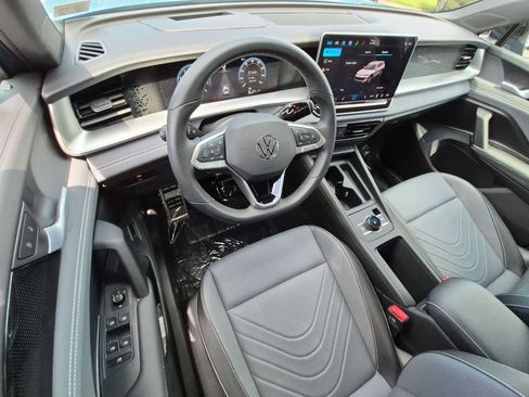 Used 2025 Volkswagen Tiguan SE R-Line AWD/4WD image 10