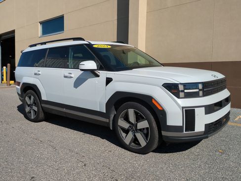 Used 2024 Hyundai Santa Fe Limited image 2