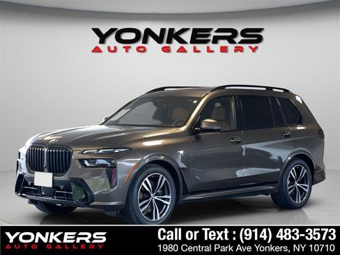 Used 2023 BMW X7 xDrive40i w/ M Sport Package AWD/4WD image 3