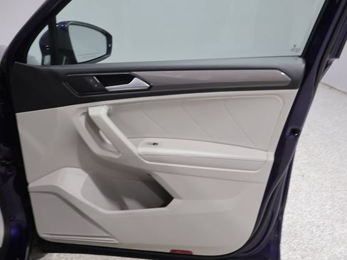 Used 2022 Volkswagen Tiguan SE w/ Panoramic Sunroof Package AWD/4WD image 23
