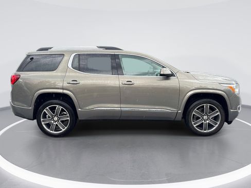 Used 2019 GMC Acadia Denali w/ Technology Package FWD image 9