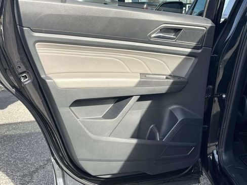 Used 2022 Volkswagen Atlas Cross Sport SE image 16