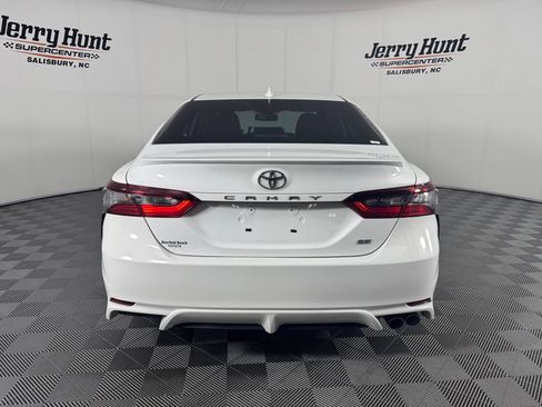 Used 2022 Toyota Camry SE w/ Convenience Package FWD image 8