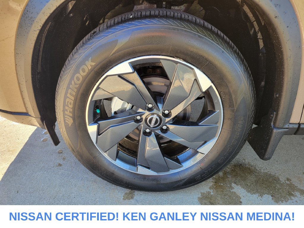 Certified 2024 Nissan Rogue SV w/ SV Premium Package AWD/4WD image 18