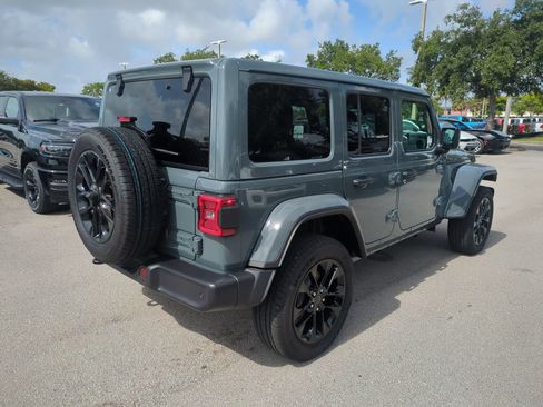 Used 2025 Jeep Wrangler Unlimited Sahara w/ Safety Group AWD/4WD image 6