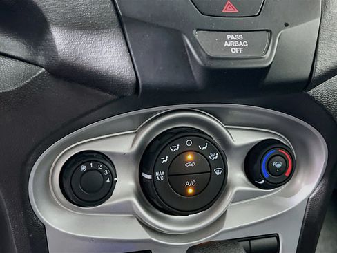 Used 2018 Ford Fiesta SE FWD image 25