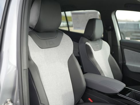 New 2025 Volkswagen ID.4 Pro AWD/4WD image 21