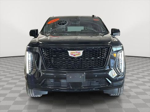 Used 2025 Cadillac Escalade ESV Sport image 8