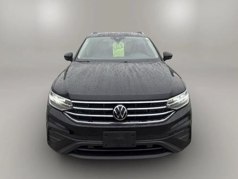 Used 2022 Volkswagen Tiguan SE w/ Panoramic Sunroof Package AWD/4WD image 2