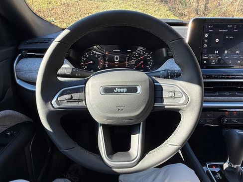 New 2026 Jeep Compass Latitude image 18