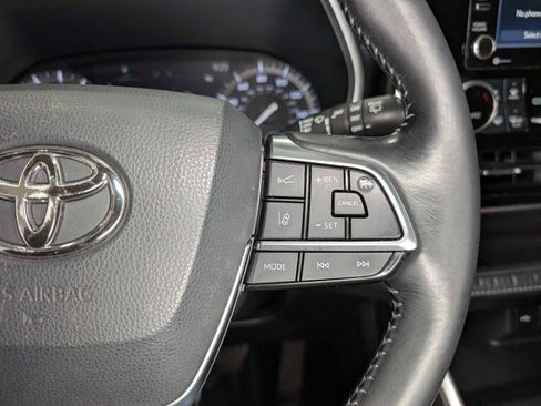 Used 2021 Toyota Highlander XLE AWD/4WD image 40