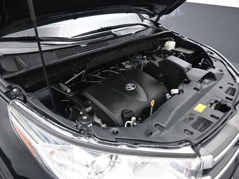 Used 2019 Toyota Highlander Plus AWD/4WD image 56