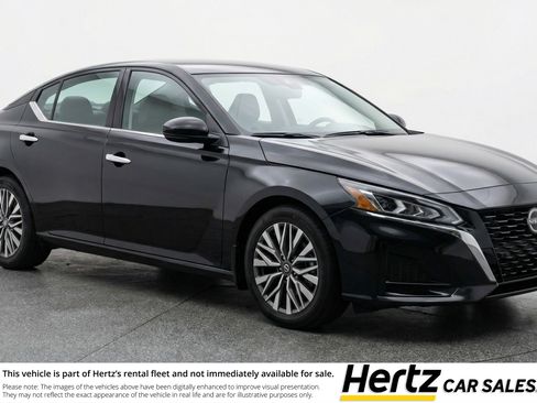 Used 2025 Nissan Altima 2.5 SV FWD image 1