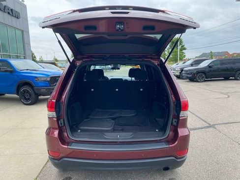 Used 2020 Jeep Grand Cherokee Laredo AWD/4WD image 26