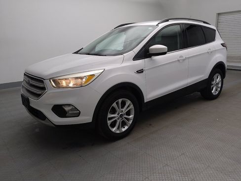 Used 2018 Ford Escape SE FWD image 2
