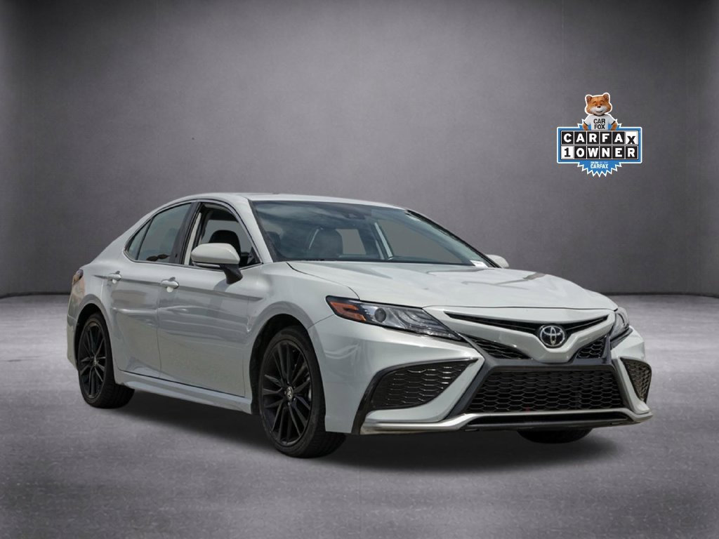 Used 2024 Toyota Camry XSE FWD image 2