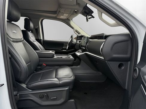 Certified 2025 Ford Expedition Max Platinum image 15
