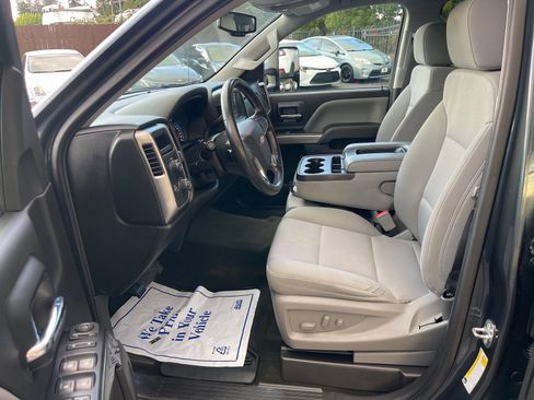 Used 2018 Chevrolet Silverado 1500 LT w/ All Star Edition image 9