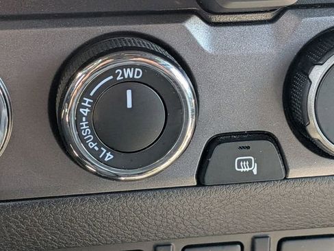 Used 2021 Toyota Tacoma TRD Sport w/ Technology Package image 14