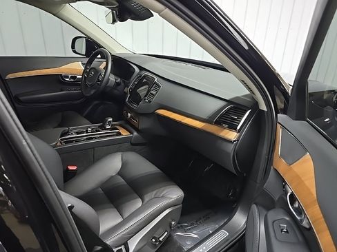 Used 2024 Volvo XC90 B5 Plus image 16