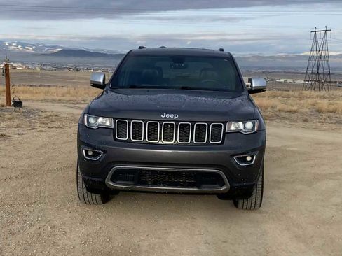 Used 2017 Jeep Grand Cherokee Limited image 3