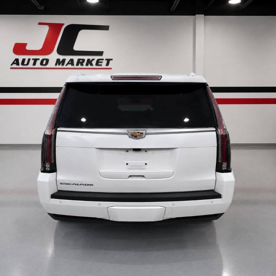 Used 2018 Cadillac Escalade ESV Luxury RWD image 4