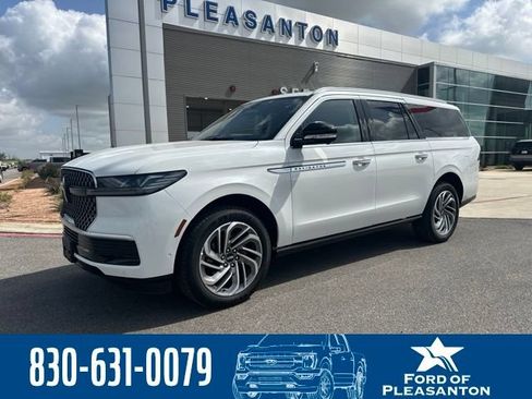 Used 2025 Lincoln Navigator L Reserve AWD/4WD image 1