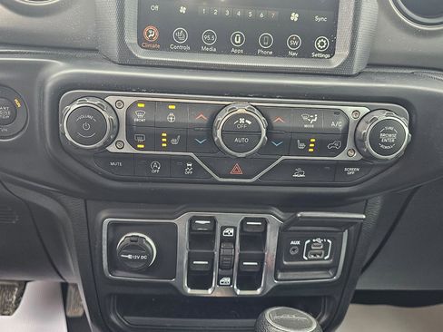 Used 2021 Jeep Gladiator Willys image 31