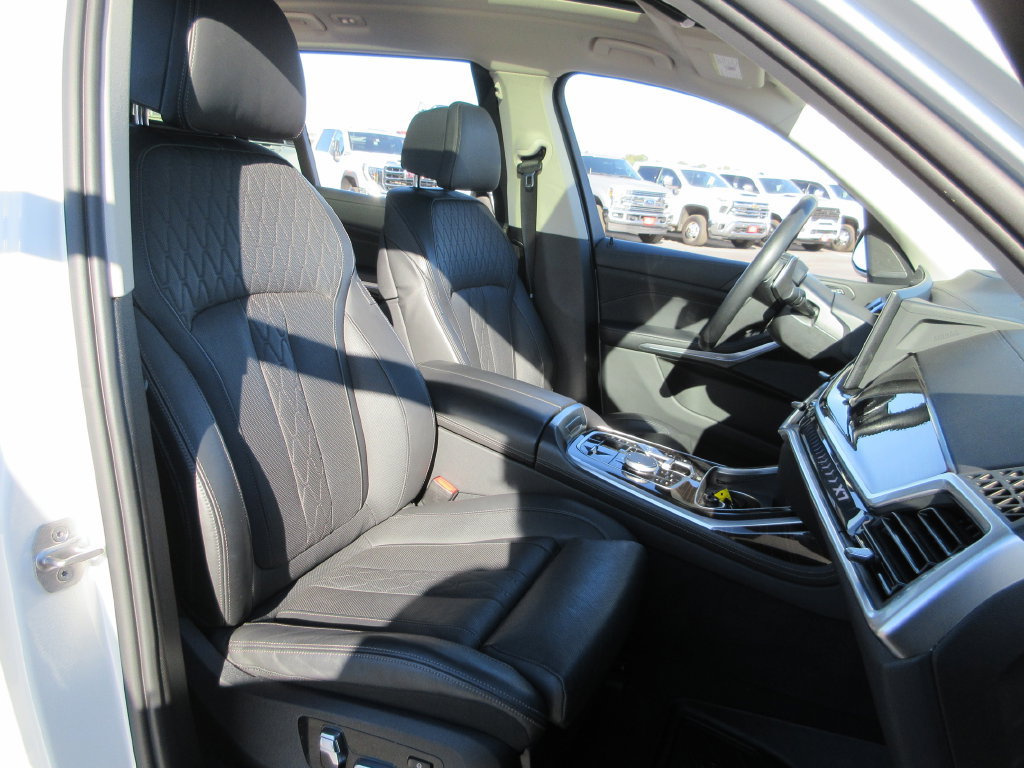 Used 2024 BMW X7 xDrive40i w/ Premium Package AWD/4WD image 22