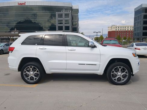 Used 2020 Jeep Grand Cherokee Overland AWD/4WD image 6